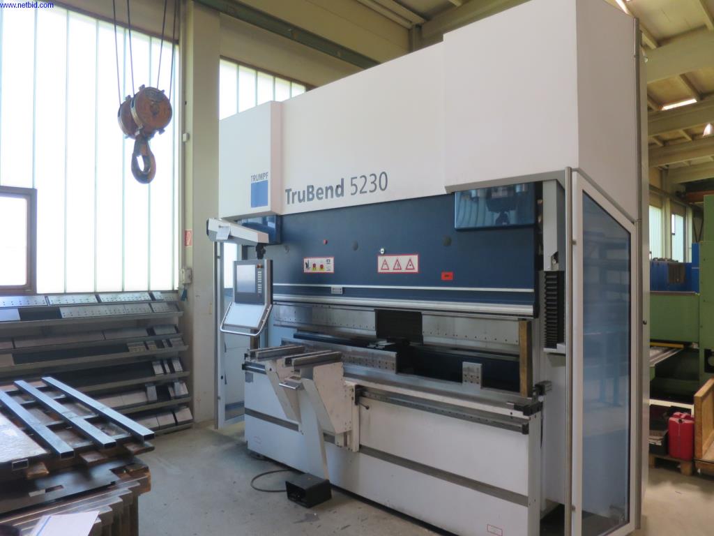 Dobrze utrzymane maszyny do obróbki blachy, sprzęt spawalniczy, stoły spawalnicze, wyposażenie fabryczne i biurowe-1