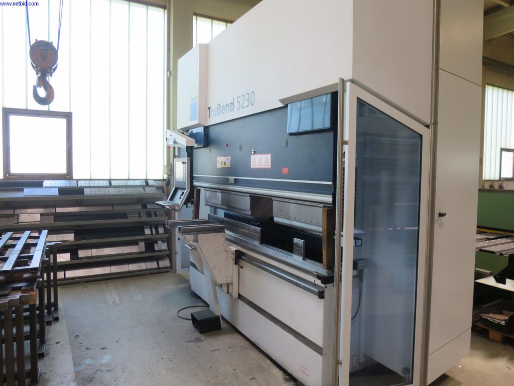 Dobrze utrzymane maszyny do obróbki blachy, sprzęt spawalniczy, stoły spawalnicze, wyposażenie fabryczne i biurowe-2