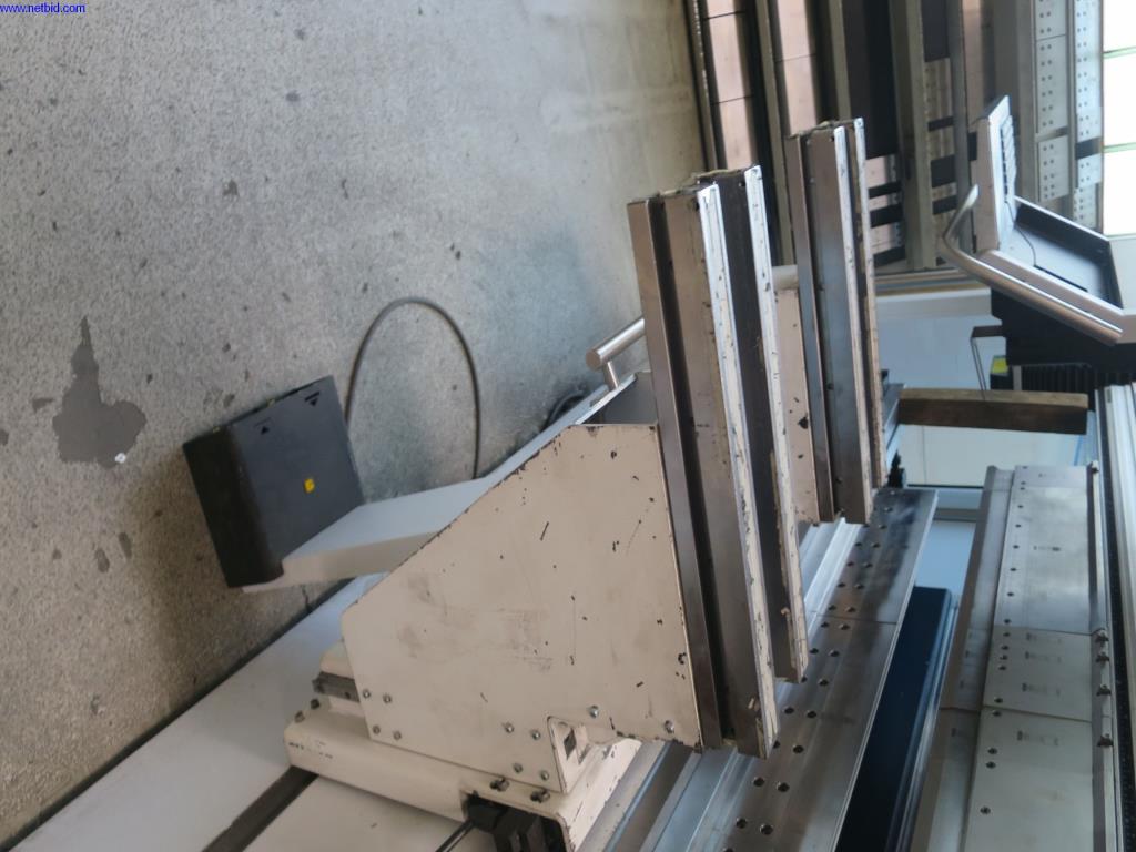 Dobrze utrzymane maszyny do obróbki blachy, sprzęt spawalniczy, stoły spawalnicze, wyposażenie fabryczne i biurowe-3