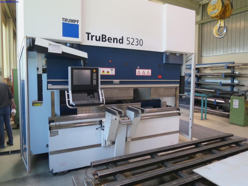 Dobrze utrzymane maszyny do obróbki blachy, sprzęt spawalniczy, stoły spawalnicze, wyposażenie fabryczne i biurowe-8