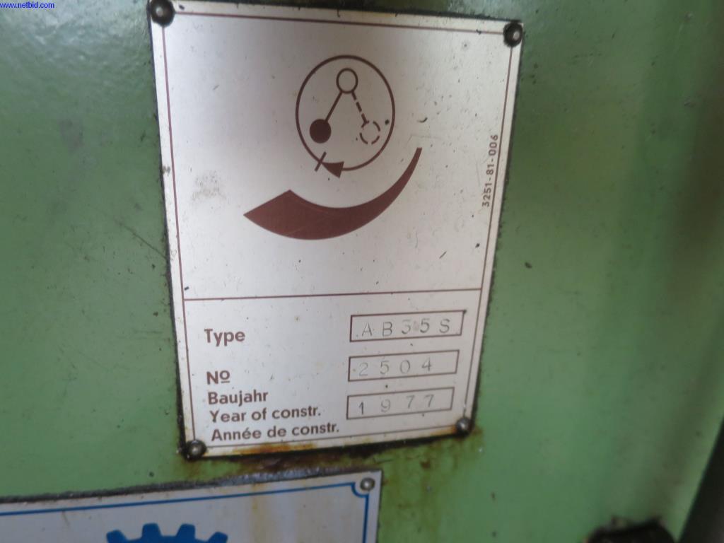 Dobrze utrzymane maszyny do obróbki blachy, sprzęt spawalniczy, stoły spawalnicze, wyposażenie fabryczne i biurowe-2