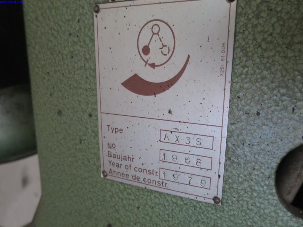 Máquinas para trabalhar chapas metálicas, equipamento de soldadura, mesas de soldadura, equipamento de fábrica e de escritório bem conservados-2