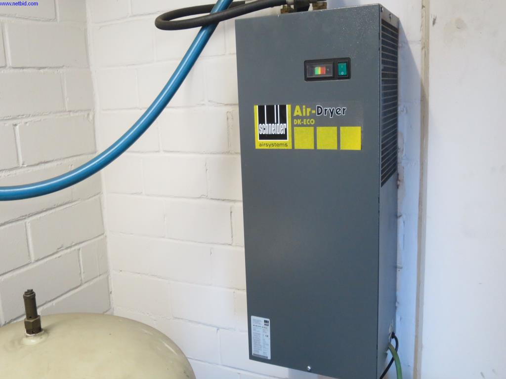 Dobrze utrzymane maszyny do obróbki blachy, sprzęt spawalniczy, stoły spawalnicze, wyposażenie fabryczne i biurowe-3