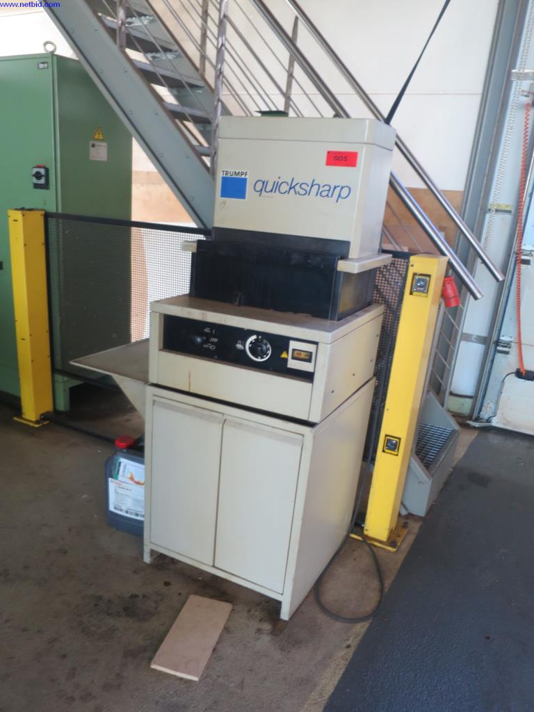 Máquinas para trabalhar chapas metálicas, equipamento de soldadura, mesas de soldadura, equipamento de fábrica e de escritório bem conservados-1