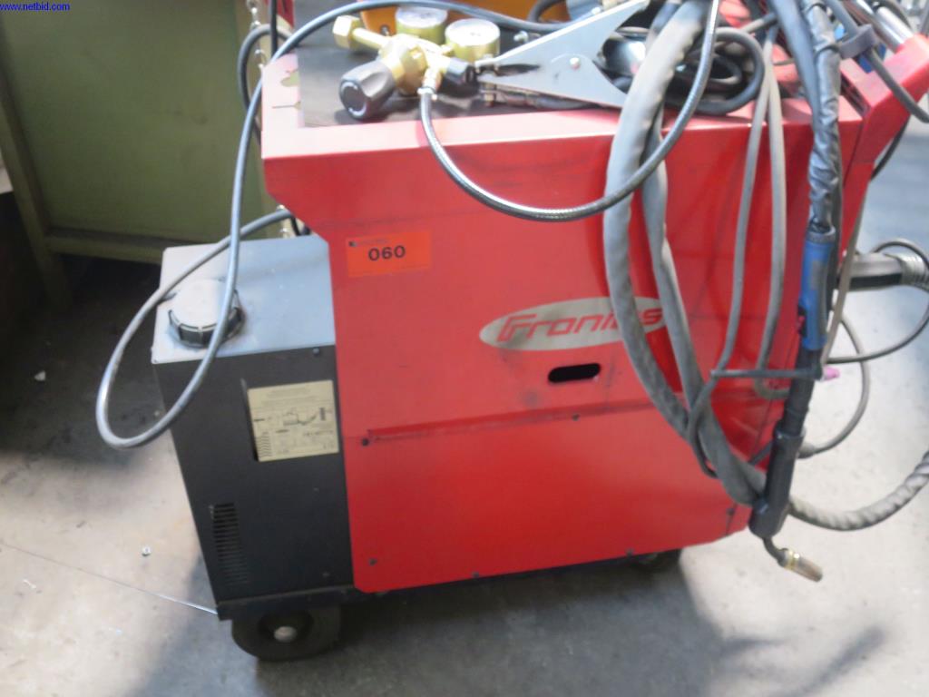 Dobrze utrzymane maszyny do obróbki blachy, sprzęt spawalniczy, stoły spawalnicze, wyposażenie fabryczne i biurowe-3