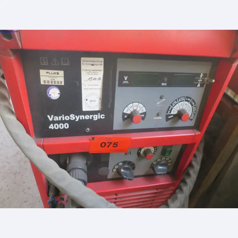 Dobrze utrzymane maszyny do obróbki blachy, sprzęt spawalniczy, stoły spawalnicze, wyposażenie fabryczne i biurowe-2