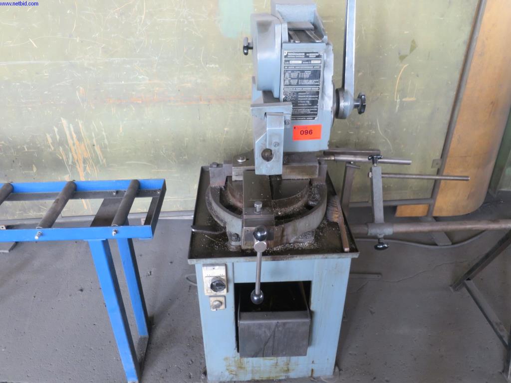 Máquinas para trabalhar chapas metálicas, equipamento de soldadura, mesas de soldadura, equipamento de fábrica e de escritório bem conservados-1