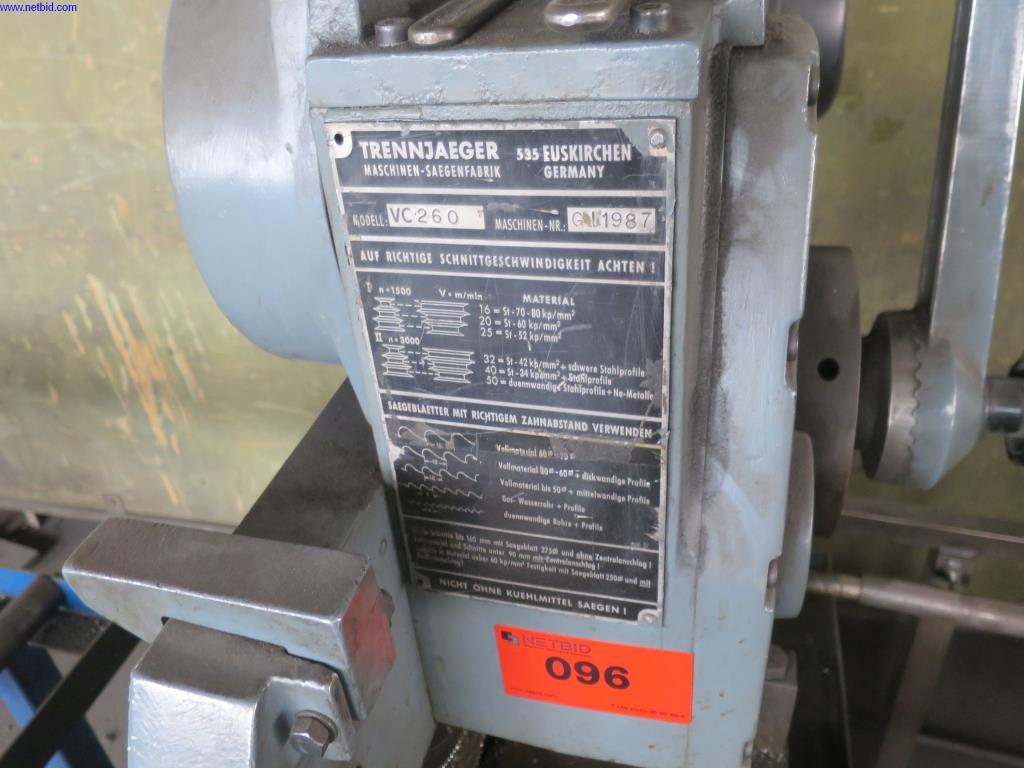 Máquinas para trabalhar chapas metálicas, equipamento de soldadura, mesas de soldadura, equipamento de fábrica e de escritório bem conservados-3