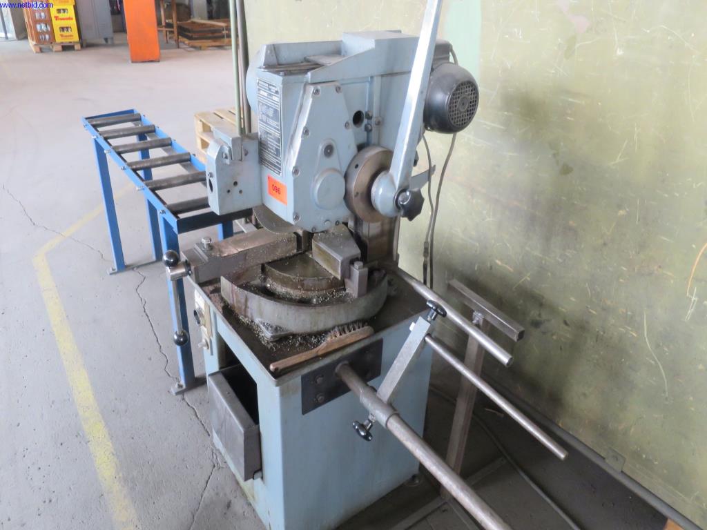 Máquinas para trabalhar chapas metálicas, equipamento de soldadura, mesas de soldadura, equipamento de fábrica e de escritório bem conservados-4