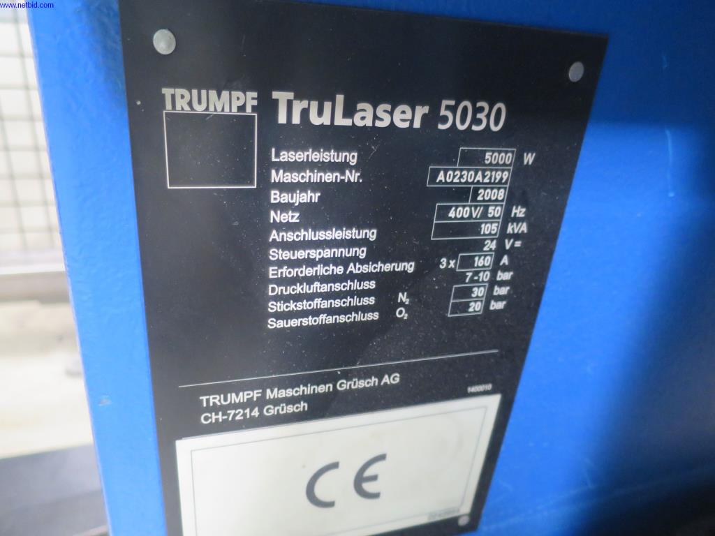 Dobře udržované stroje na zpracování plechu, svařovací zařízení, svařovací stoly, vybavení továrny a kanceláře.-10