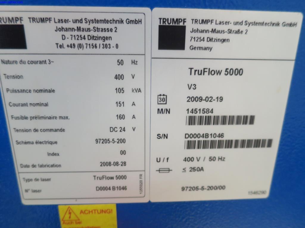 Dobře udržované stroje na zpracování plechu, svařovací zařízení, svařovací stoly, vybavení továrny a kanceláře.-12