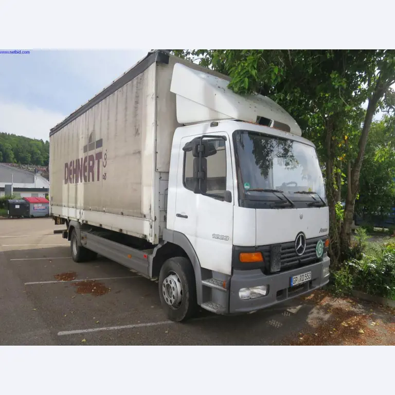 Dobrze utrzymane maszyny do obróbki blachy, sprzęt spawalniczy, stoły spawalnicze, wyposażenie fabryczne i biurowe-1