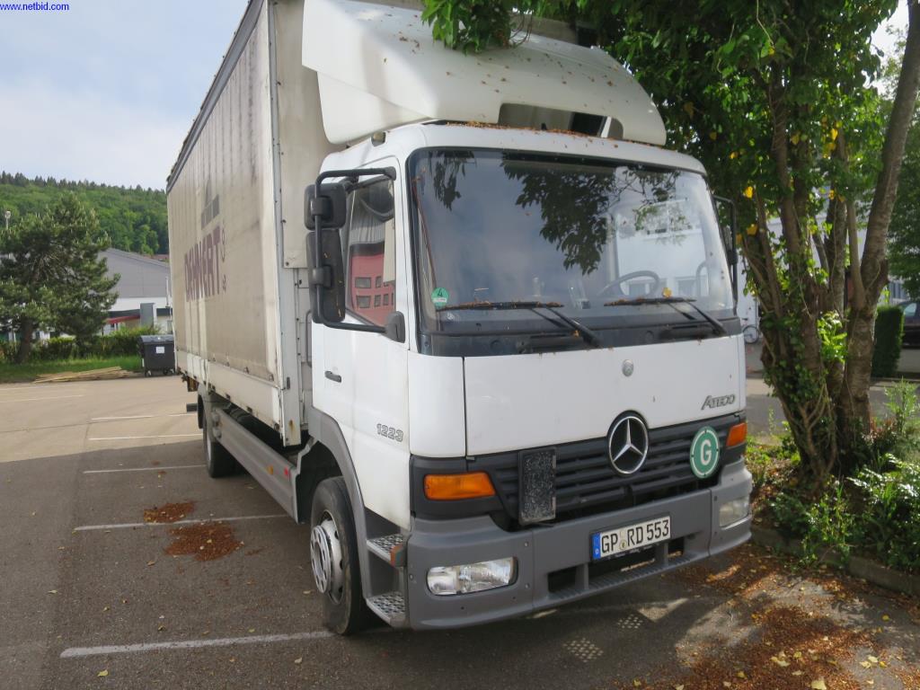 Máquinas para trabalhar chapas metálicas, equipamento de soldadura, mesas de soldadura, equipamento de fábrica e de escritório bem conservados-2