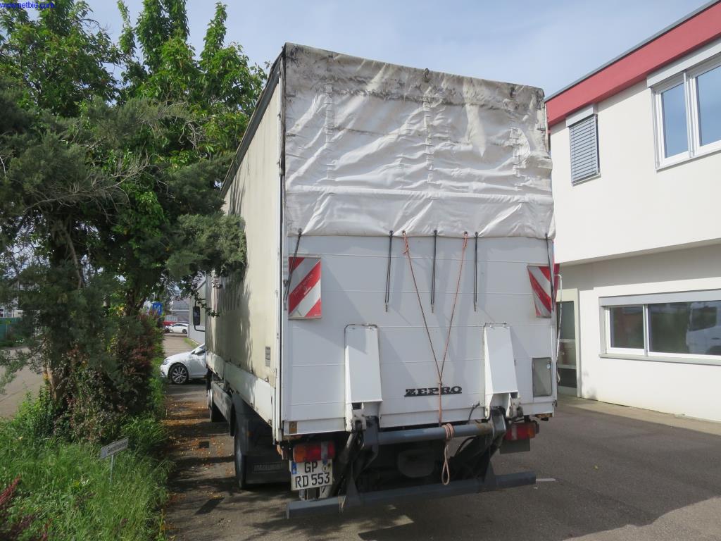 Máquinas para trabalhar chapas metálicas, equipamento de soldadura, mesas de soldadura, equipamento de fábrica e de escritório bem conservados-4