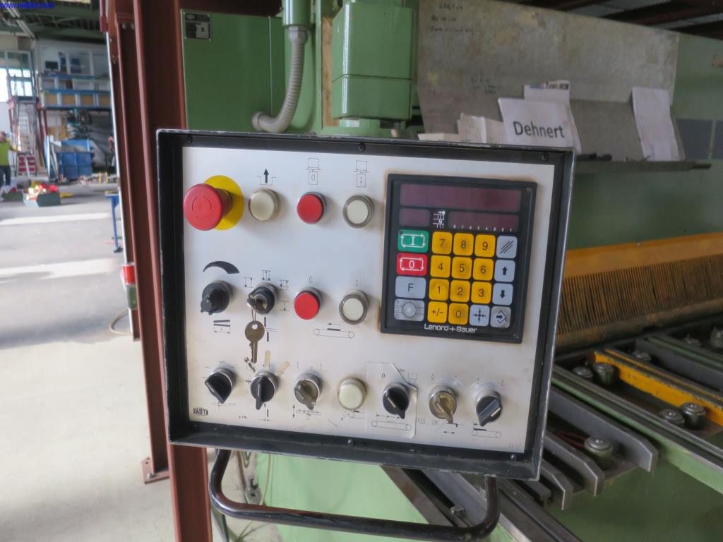 gepflegte Blechbearbeitungsmaschinen, Schweißgeräte, Schweißtische, Betriebs- und Geschäftsausstattung -4