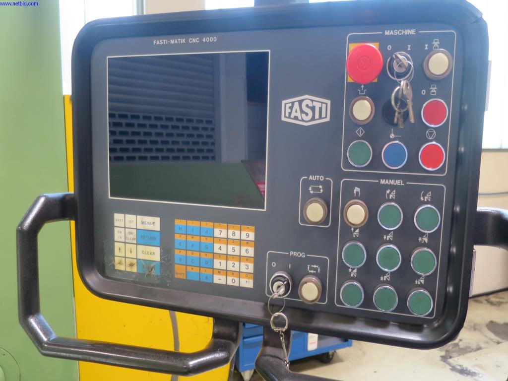 Máquinas para trabalhar chapas metálicas, equipamento de soldadura, mesas de soldadura, equipamento de fábrica e de escritório bem conservados-4