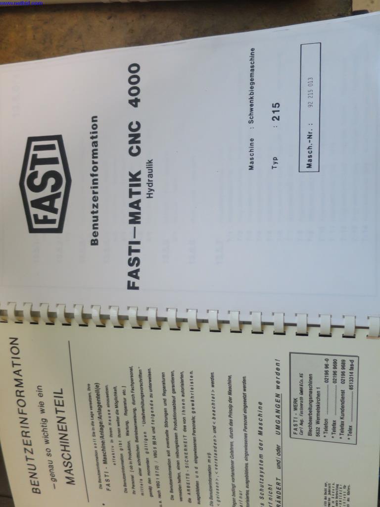 Máquinas para trabalhar chapas metálicas, equipamento de soldadura, mesas de soldadura, equipamento de fábrica e de escritório bem conservados-8