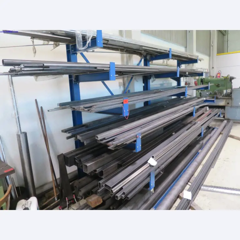 Máquinas para trabajar la chapa, equipos de soldadura, mesas de soldadura, equipos de fábrica y de oficina en buen estado de mantenimiento.-1