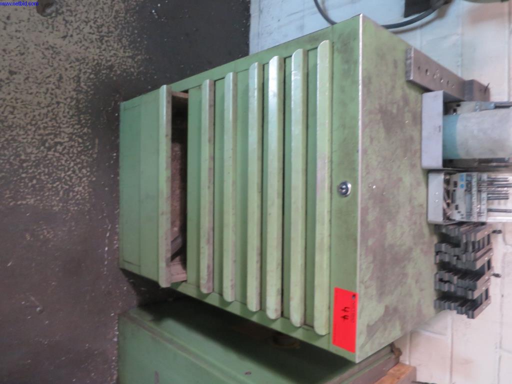 Dobrze utrzymane maszyny do obróbki blachy, sprzęt spawalniczy, stoły spawalnicze, wyposażenie fabryczne i biurowe-4