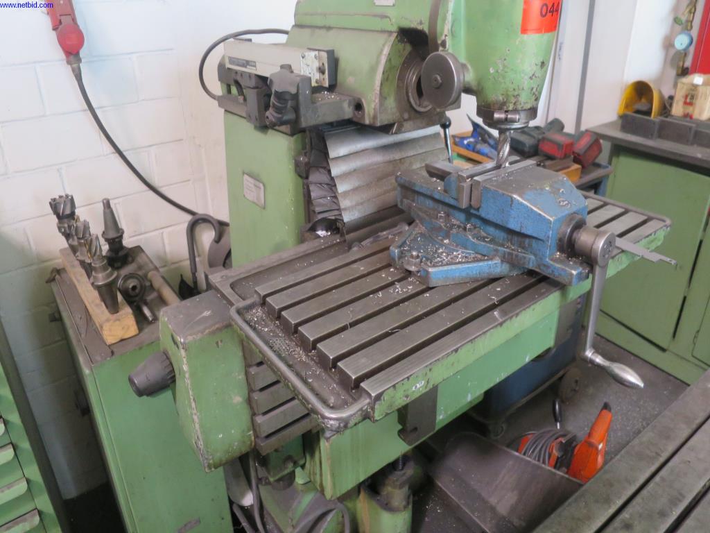 Dobrze utrzymane maszyny do obróbki blachy, sprzęt spawalniczy, stoły spawalnicze, wyposażenie fabryczne i biurowe-5