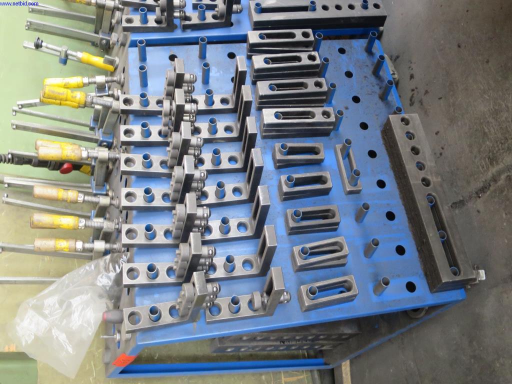 Dobrze utrzymane maszyny do obróbki blachy, sprzęt spawalniczy, stoły spawalnicze, wyposażenie fabryczne i biurowe-2