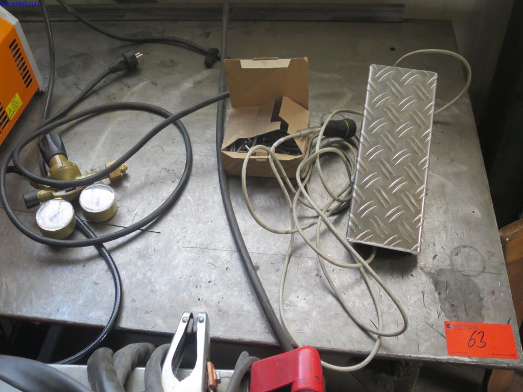 Dobrze utrzymane maszyny do obróbki blachy, sprzęt spawalniczy, stoły spawalnicze, wyposażenie fabryczne i biurowe-3