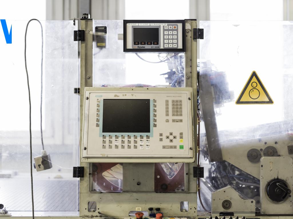 Impressão offset, pré-impressão, acabamento e produção de cartão-4