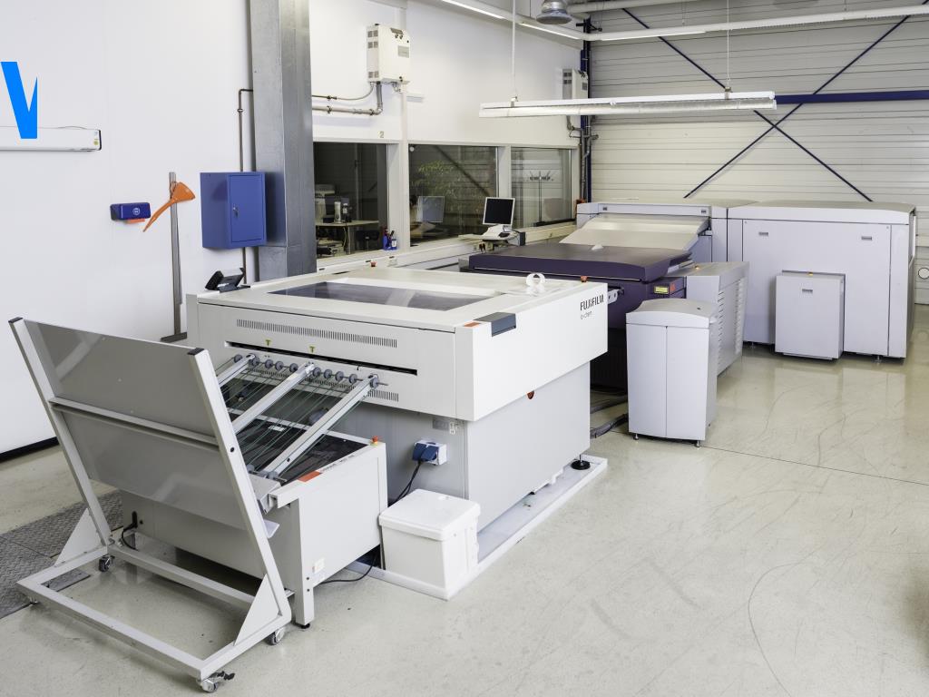 Impressão offset, pré-impressão, acabamento e produção de cartão-5