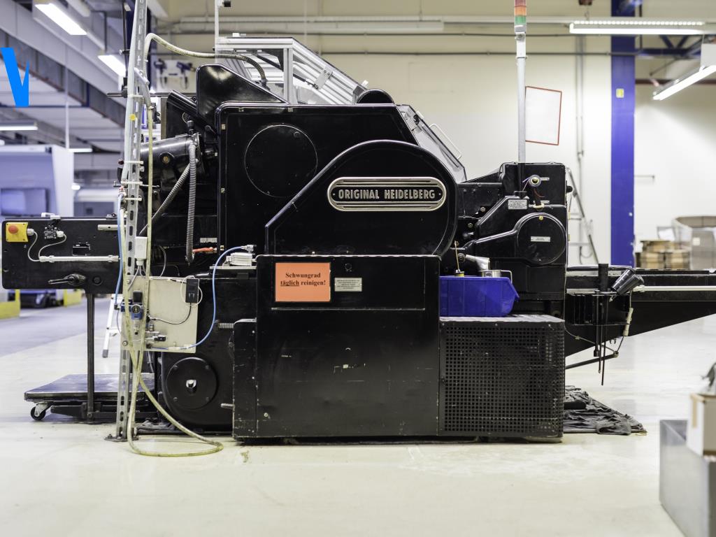 Impressão offset, pré-impressão, acabamento e produção de cartão-3