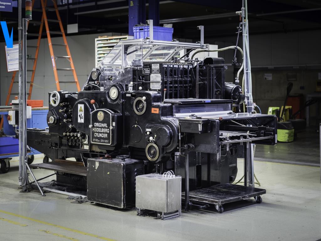 Impressão offset, pré-impressão, acabamento e produção de cartão-4