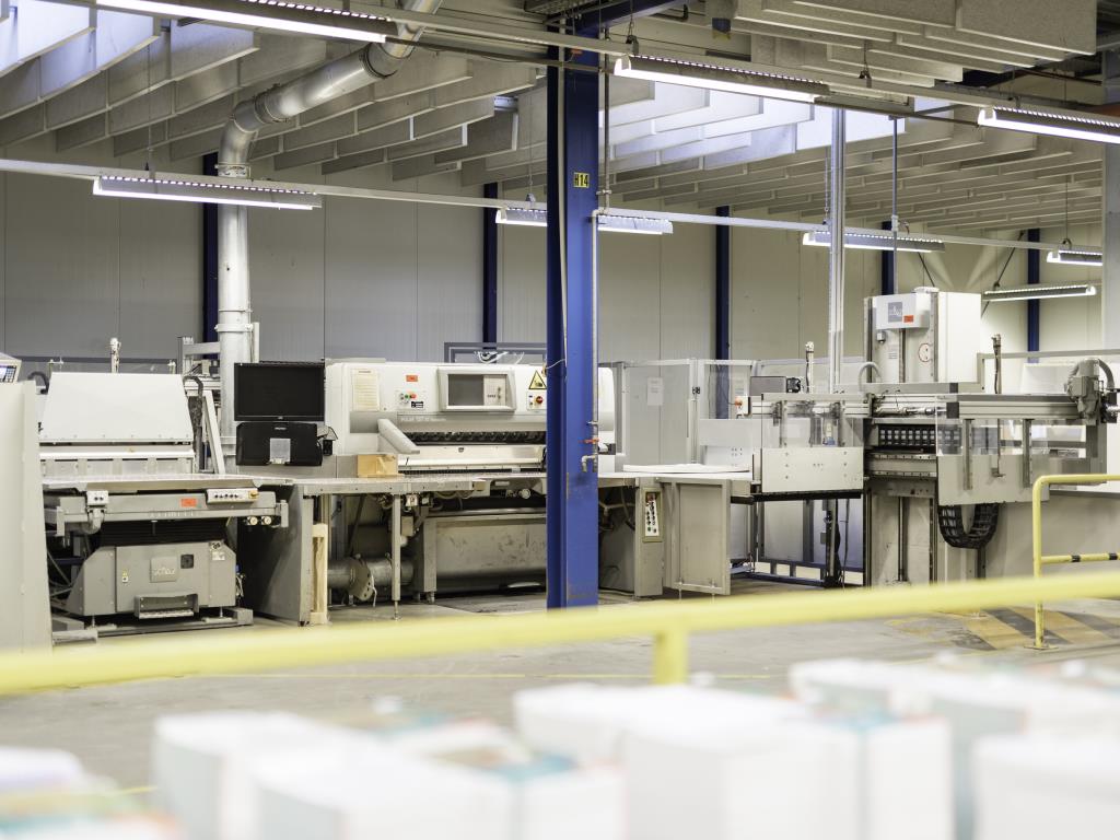 Impressão offset, pré-impressão, acabamento e produção de cartão-10