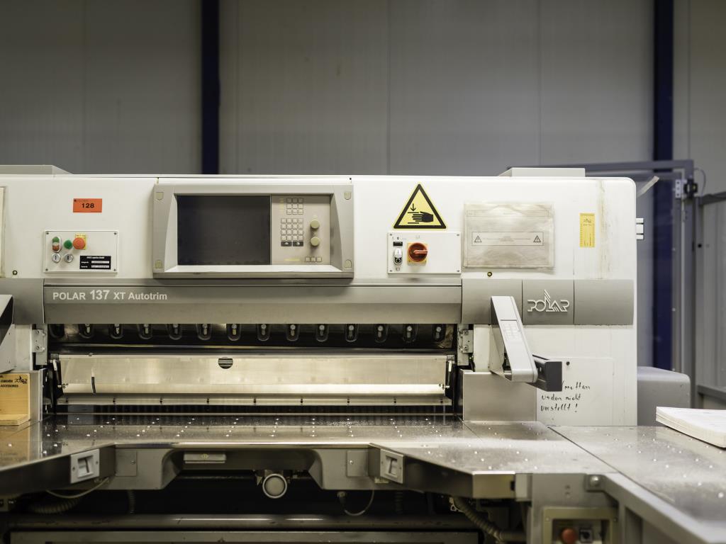 Impressão offset, pré-impressão, acabamento e produção de cartão-11