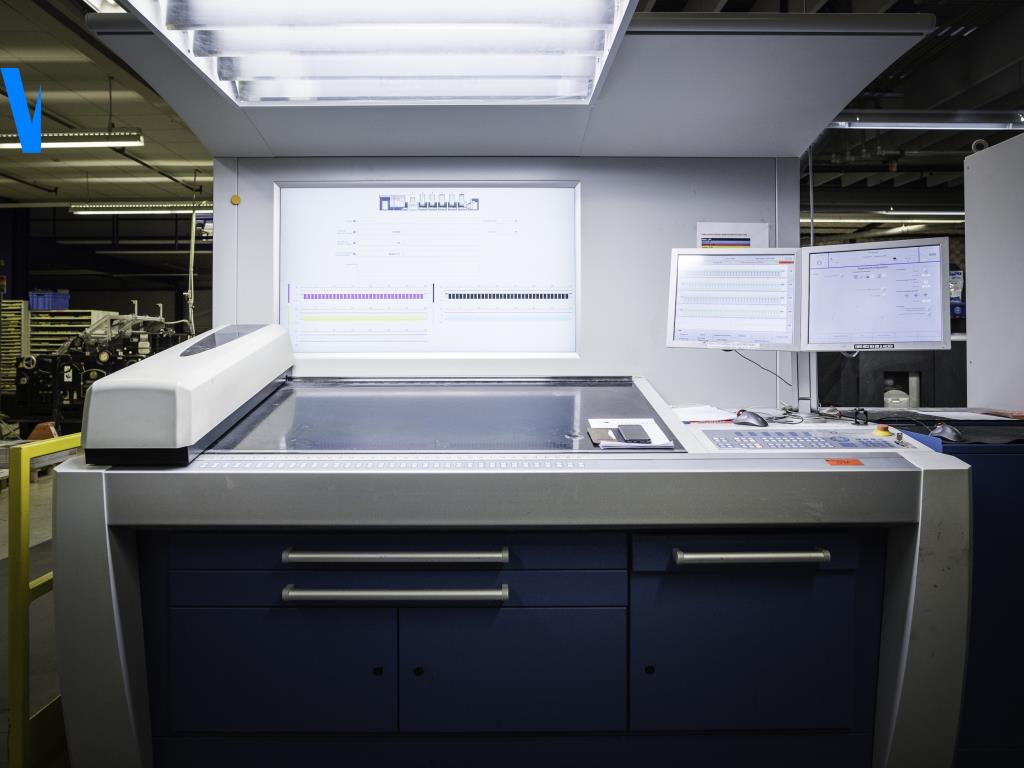 Impressão offset, pré-impressão, acabamento e produção de cartão-12