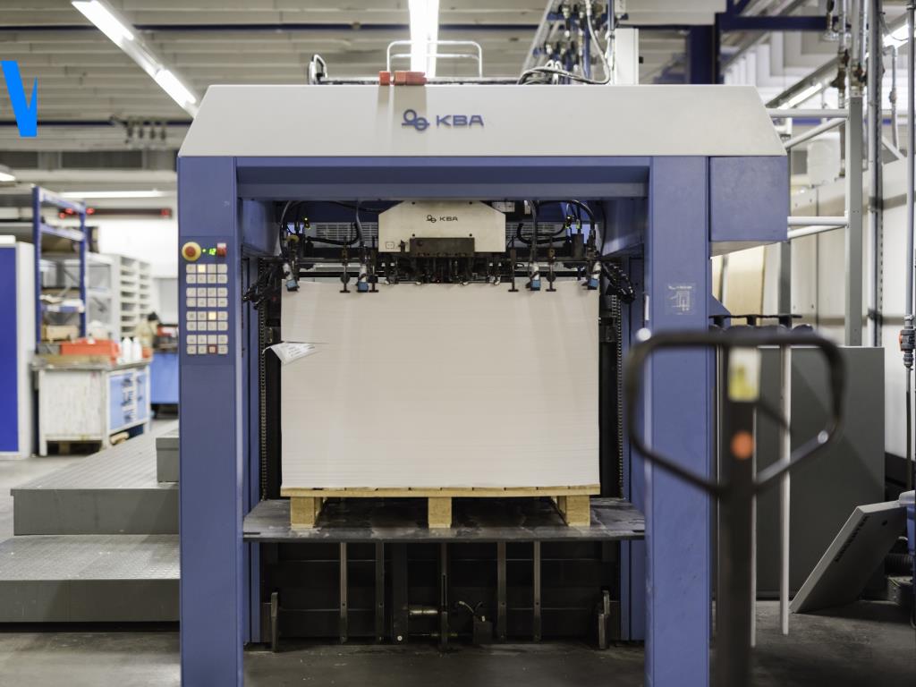 Impressão offset, pré-impressão, acabamento e produção de cartão-16