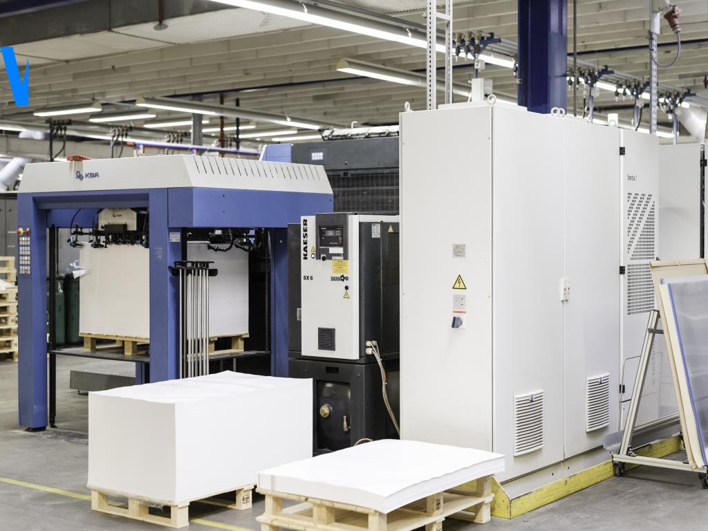 Impressão offset, pré-impressão, acabamento e produção de cartão-18