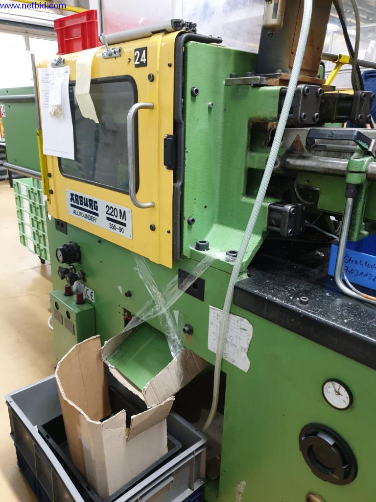 Kunststoffspritzgieß- und Werkzeugmaschinen-1