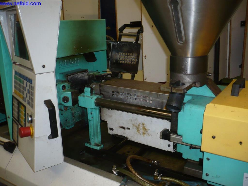 Machines à injecter le plastique et machines-outils-3