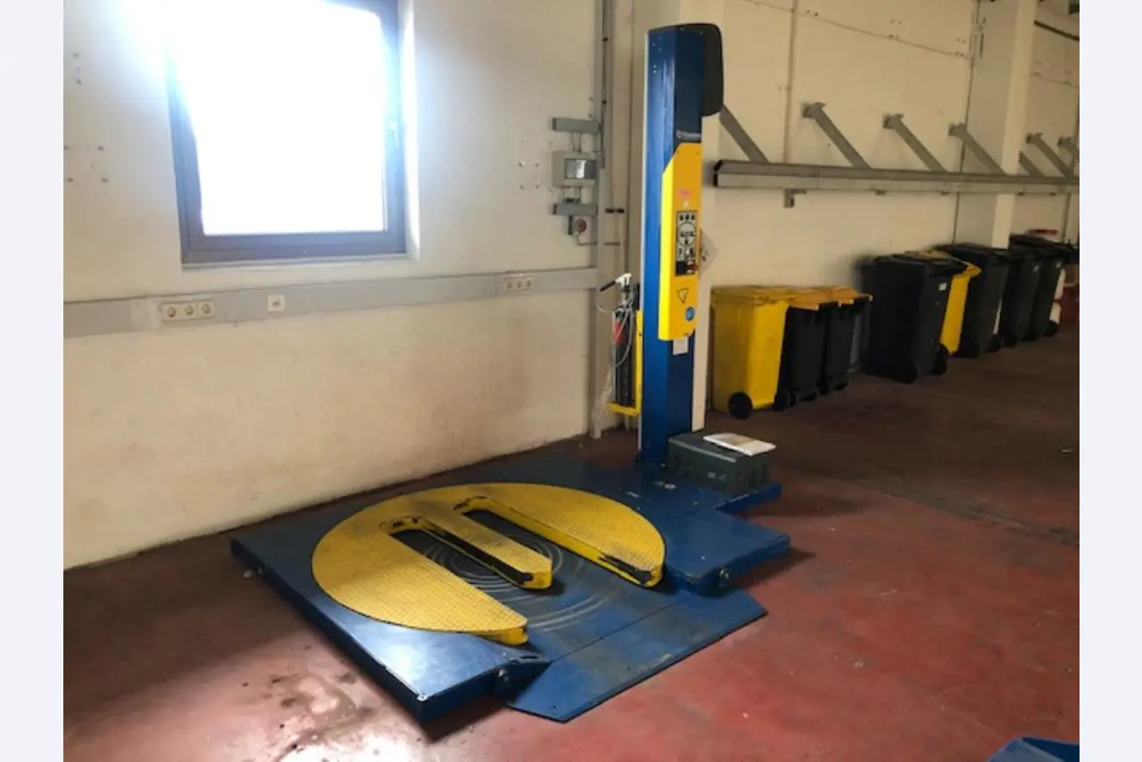 Moldagem por injeção de plástico e máquinas-ferramentas-1