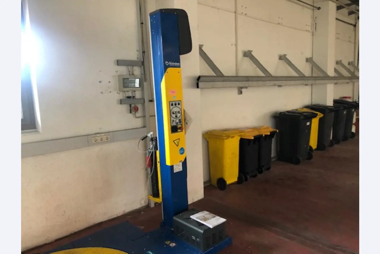 Moldagem por injeção de plástico e máquinas-ferramentas-3