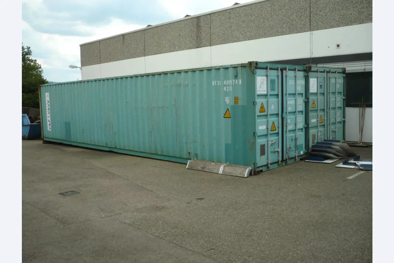 Moldeo por inyección de plásticos y máquinas herramienta-1