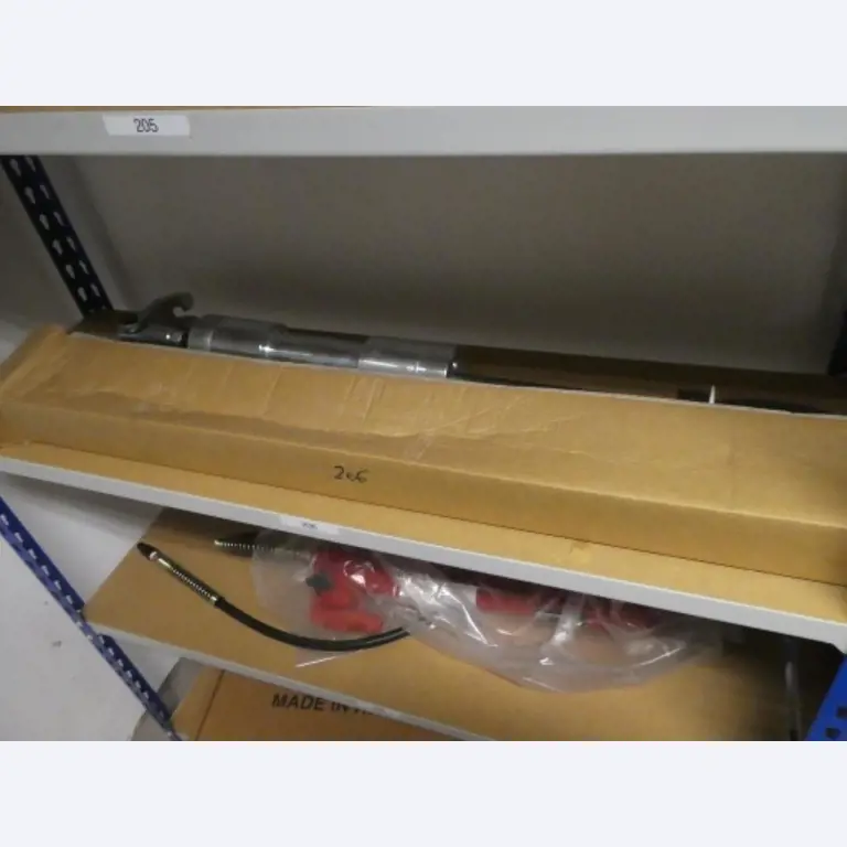 Ca. 900 beoordelingssets, rekken, voorraden en andere vaste activa-3