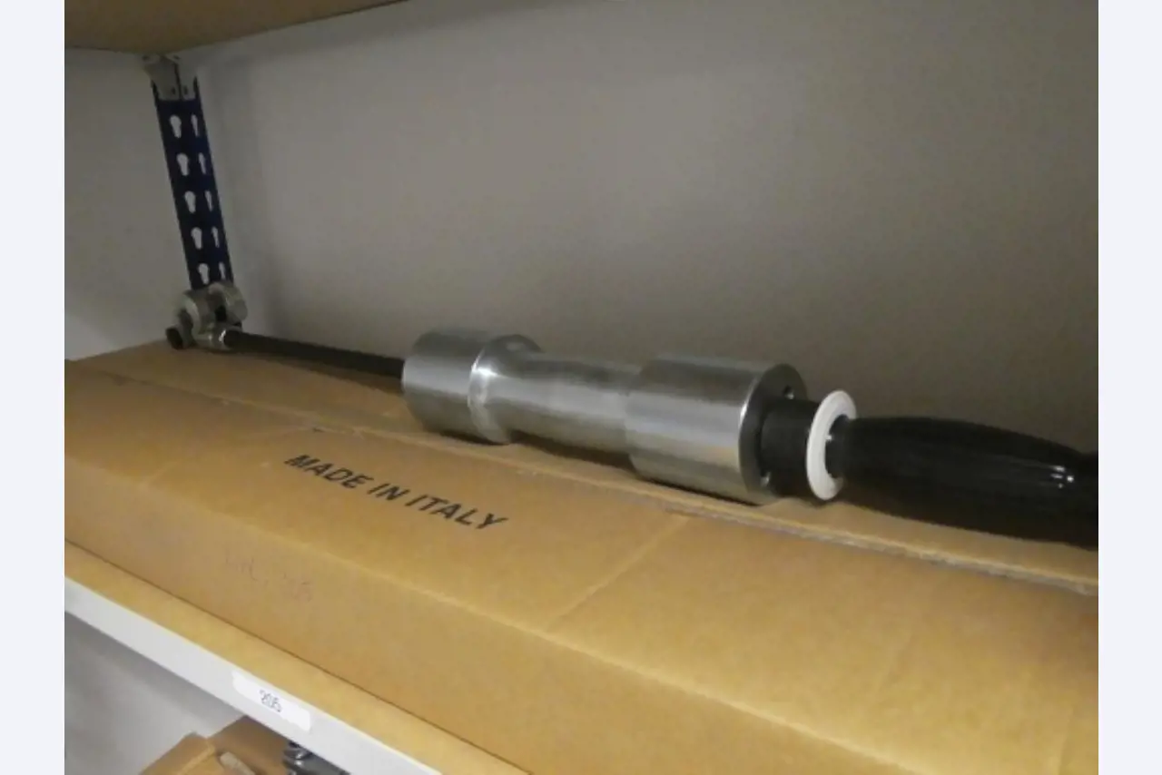 Ca. 900 beoordelingssets, rekken, voorraden en andere vaste activa-4