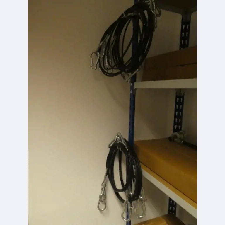 Ca. 900 beoordelingssets, rekken, voorraden en andere vaste activa-5