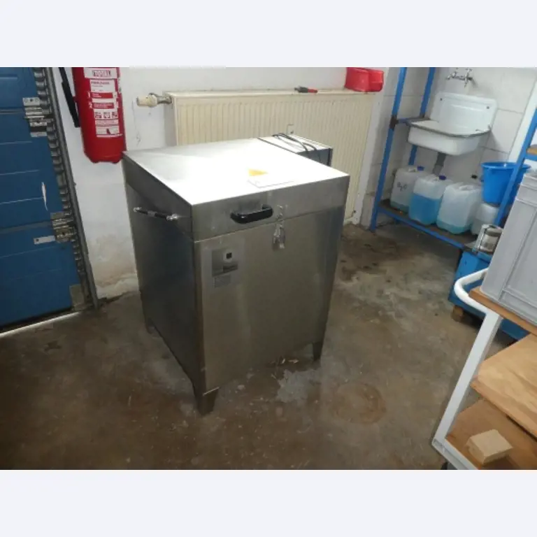 Cerca de 900 conjuntos de julgamento, prateleiras, inventários e outros activos fixos-1