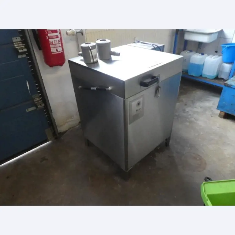 Cerca de 900 conjuntos de julgamento, prateleiras, inventários e outros activos fixos-2