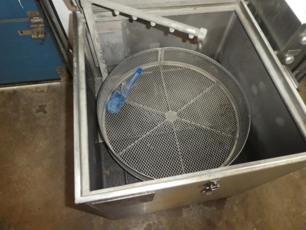 environ 900 kits de rangement, étagères, stocks de marchandises et autres immobilisations-3