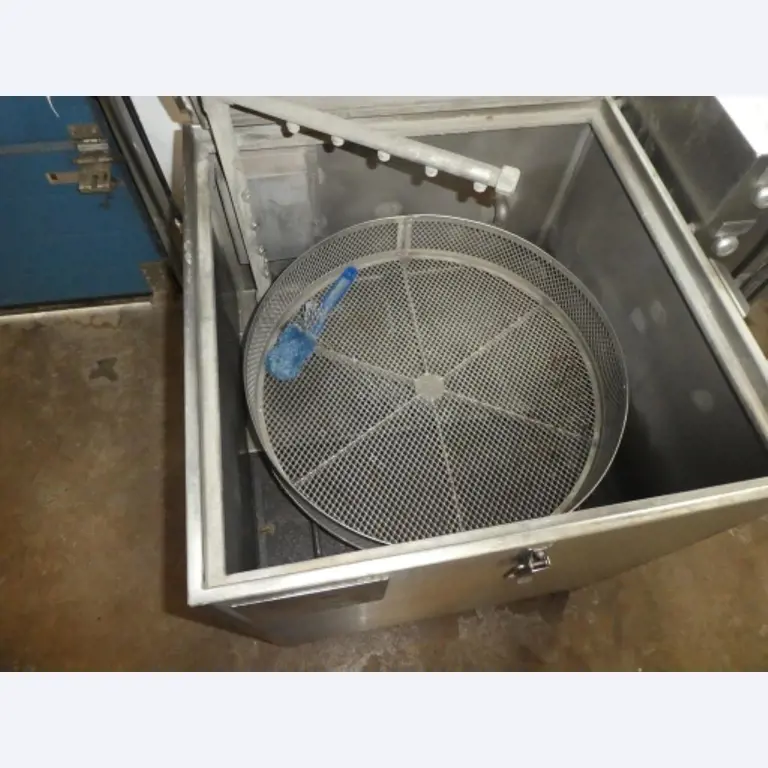 Cerca de 900 conjuntos de julgamento, prateleiras, inventários e outros activos fixos-3