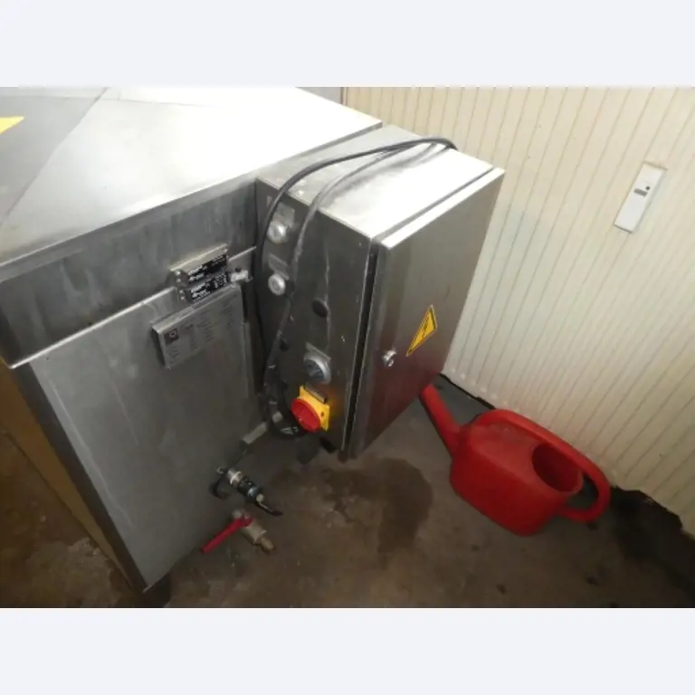 Cerca de 900 conjuntos de julgamento, prateleiras, inventários e outros activos fixos-4