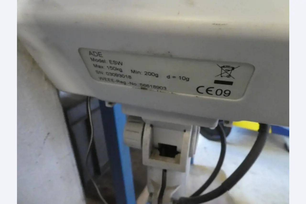 Ca. 900 beoordelingssets, rekken, voorraden en andere vaste activa-4