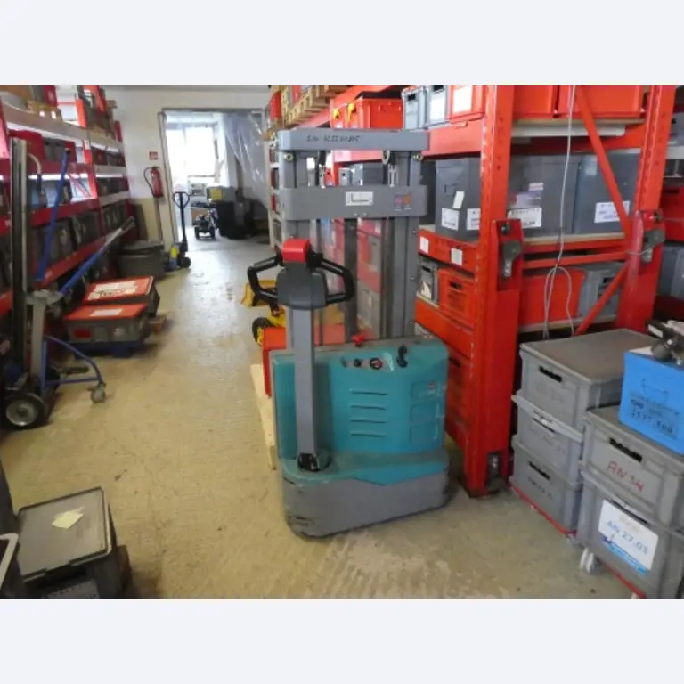 Ca. 900 beoordelingssets, rekken, voorraden en andere vaste activa-1